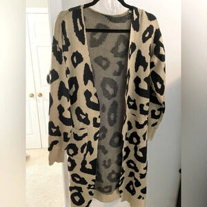 Women’s M open front duster in EUC with L/S and animal print black and tan,2pock